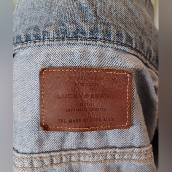 A Lucky Brand Tomboy Trucker Blue Denim Jean Jacket - Picture 14 of 16